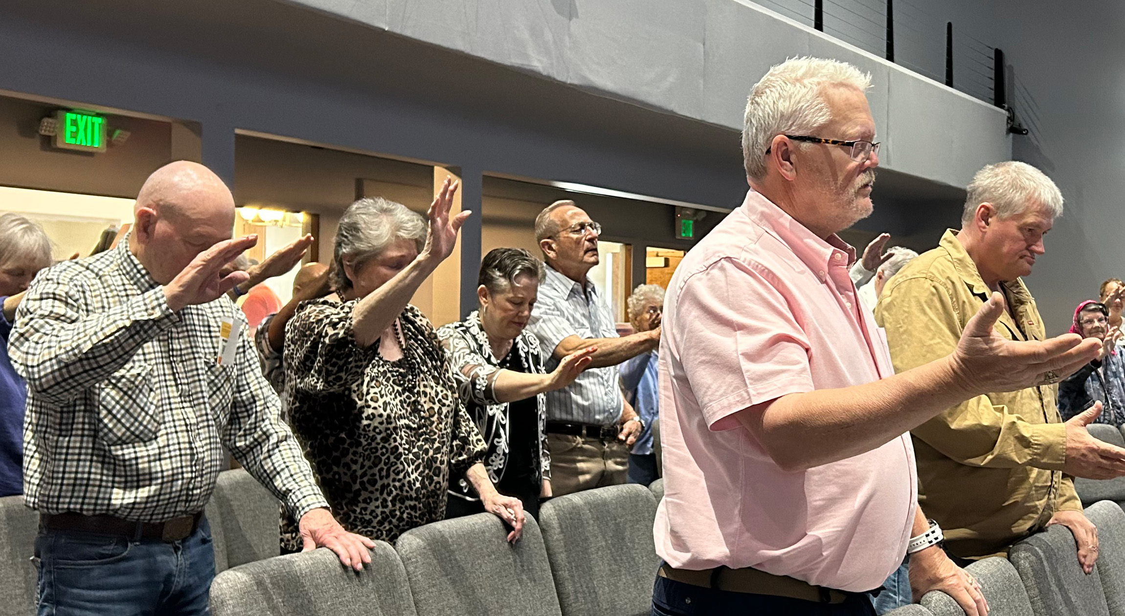 home-banner-worshipers